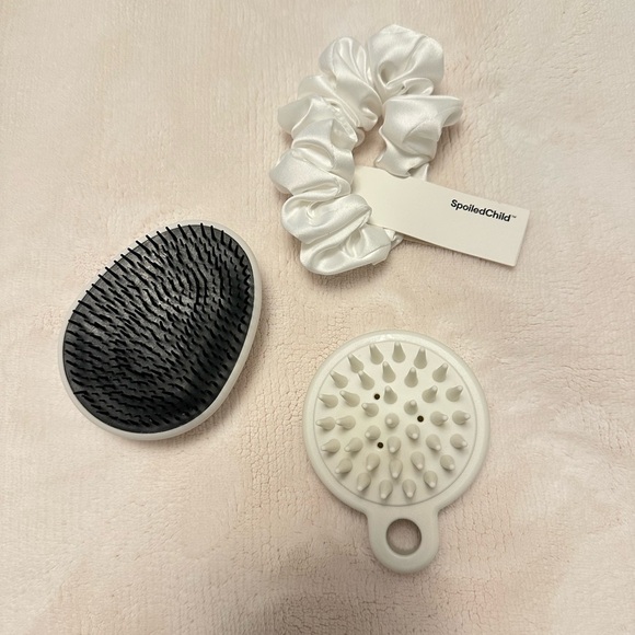 SpoiledChild pocket brush, scrunchie and Muji scalp massager Spoiled - Picture 2 of 7